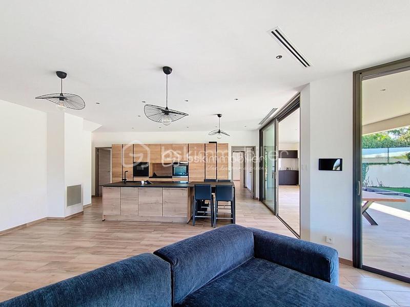 Maison - 220 m² - 7 pièces