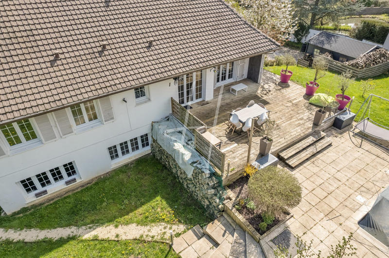 Maison - 277 m² - 9 pièces