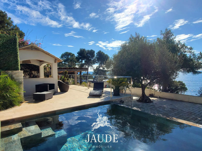 Maison - 270 m² - 10 pièces