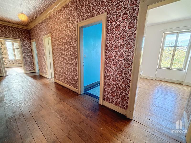 Maison - 238 m² - 11 pièces