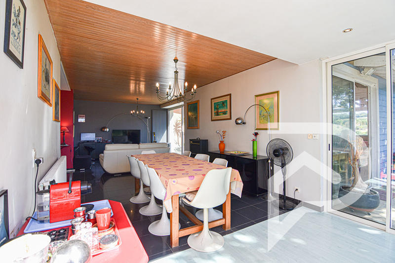 Maison - 242 m² - 6 pièces