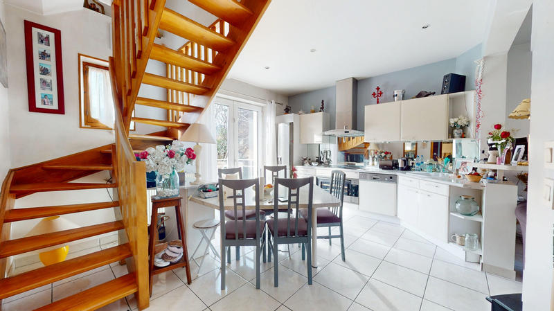 Maison - 140 m² - 5 pièces