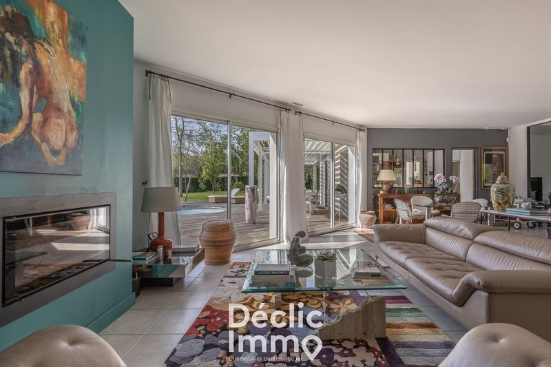 Maison - 235 m² - 7 pièces