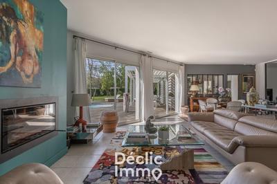 Maison - 235 m² - 7 pièces