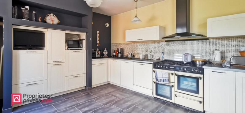 Maison - 227 m² - 9 pièces