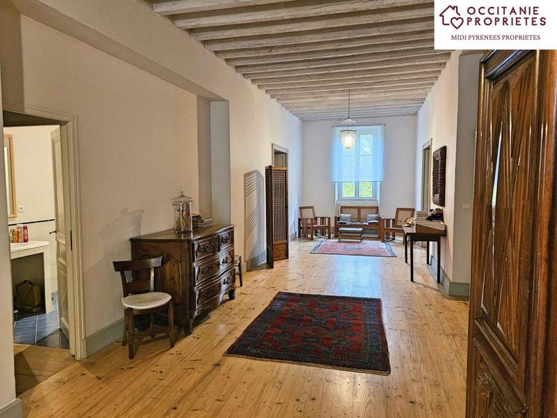 Maison de maîtres - 495 m² - 9 pièces