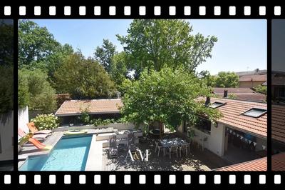 Villa - 240 m² - 10 pièces