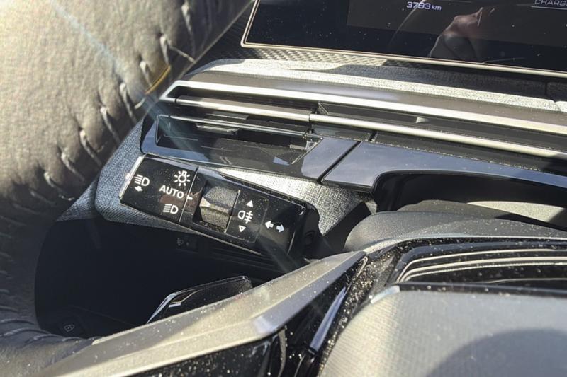 Peugeot 3008 Hybrid 136 E-Dcs6 Allure