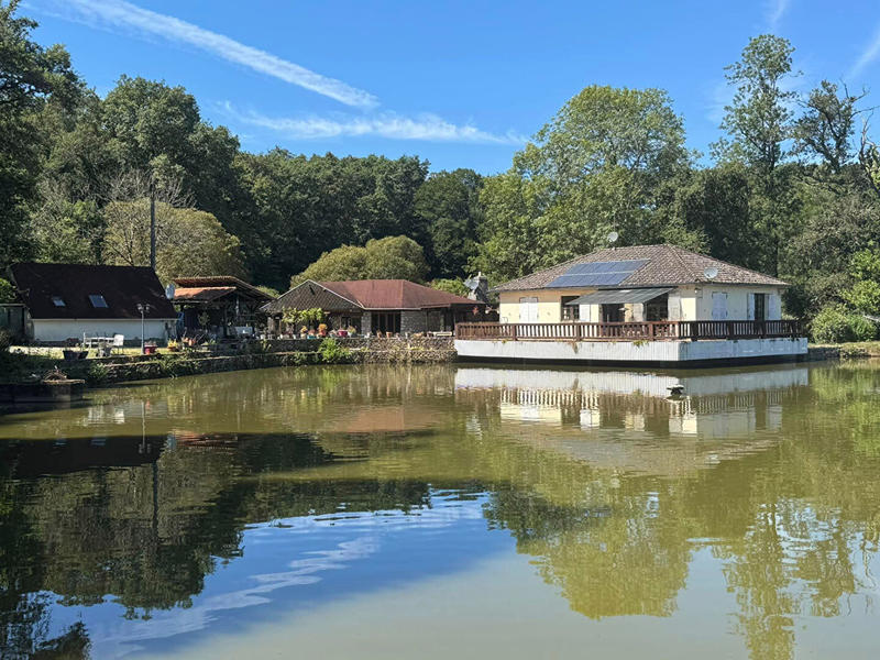 Maison - 300 m² - 7 pièces