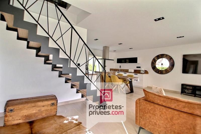 Maison - 140 m² - 5 pièces