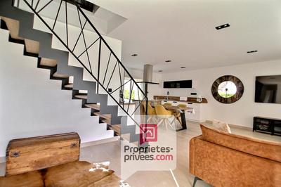 Maison - 140 m² - 5 pièces