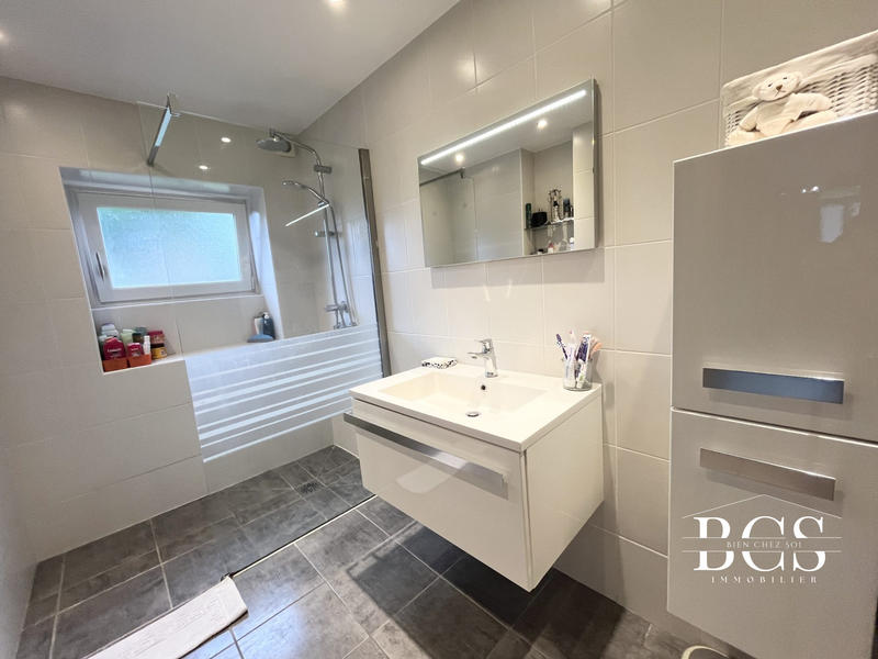 Maison - 140 m² - 8 pièces