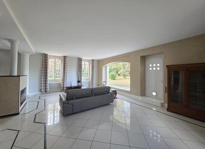 Maison - 564 m² - 16 pièces