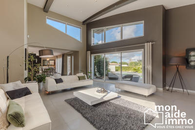 Maison contemporaine - 252 m² - 7 pièces