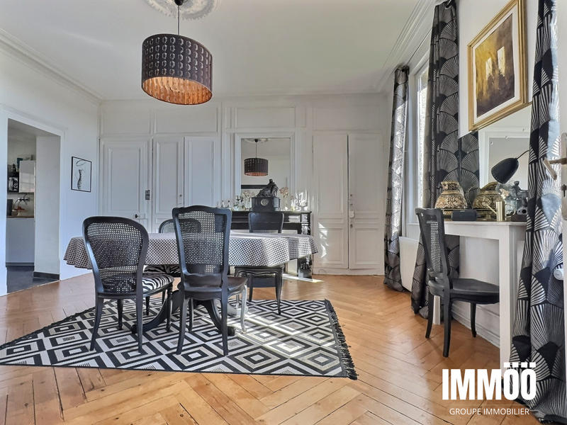 Maison - 352 m² - 8 pièces