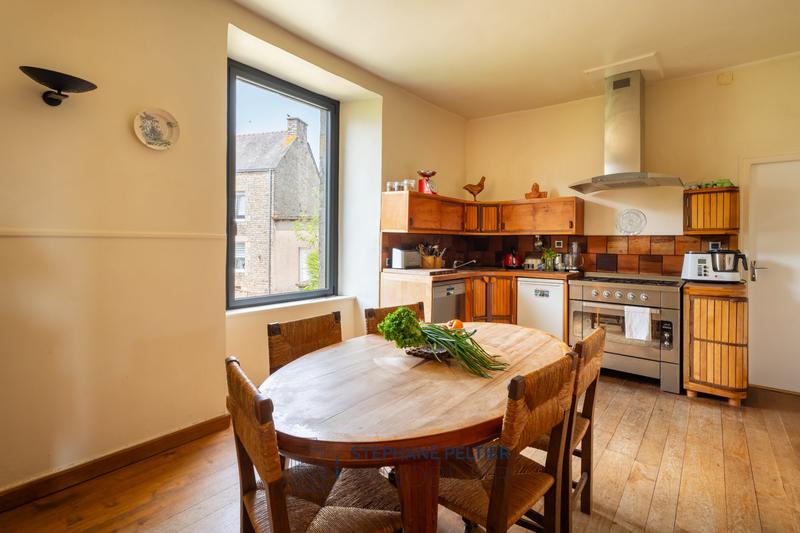 Maison - 300 m² - 9 pièces