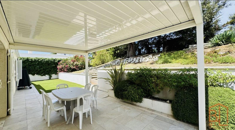 Maison traditionnelle - 274 m² - 11 pièces