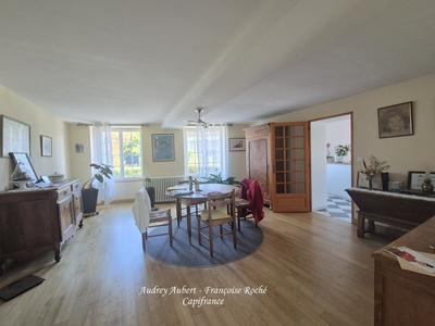 Maison - 156 m² - 9 pièces