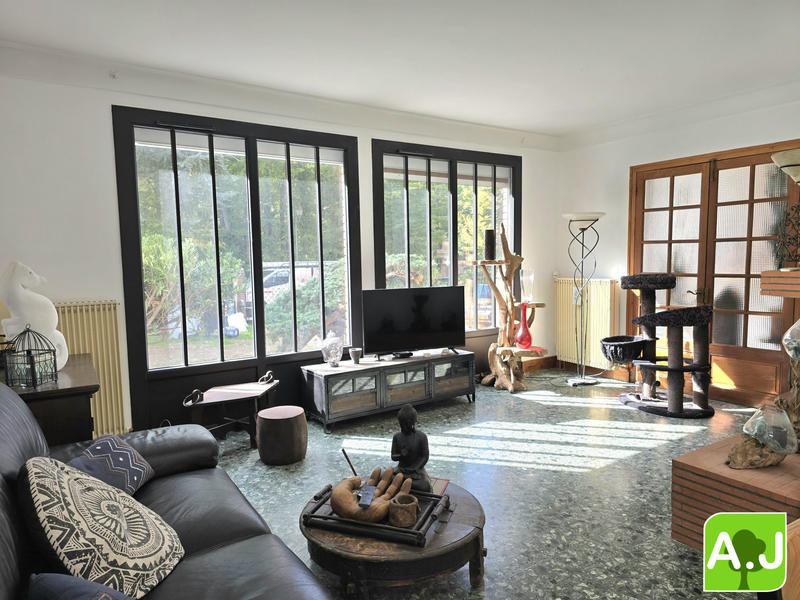 Maison traditionnelle - 131 m² - 6 pièces