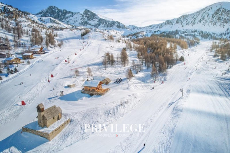 Local commercial - 247 m² - 9 pièces