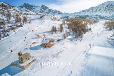 Local commercial - 247 m² - 9 pièces