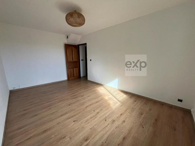 Propriété - 230 m² - 6 pièces