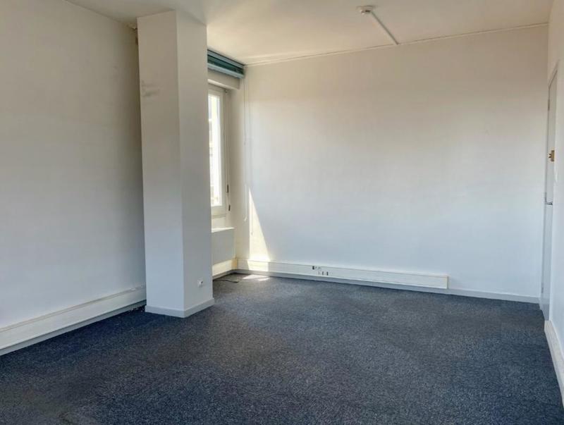 Bureau - 104 m² - 4 pièces