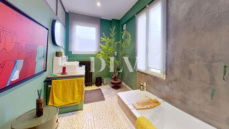 Appartement - 99 m² - 4 pièces