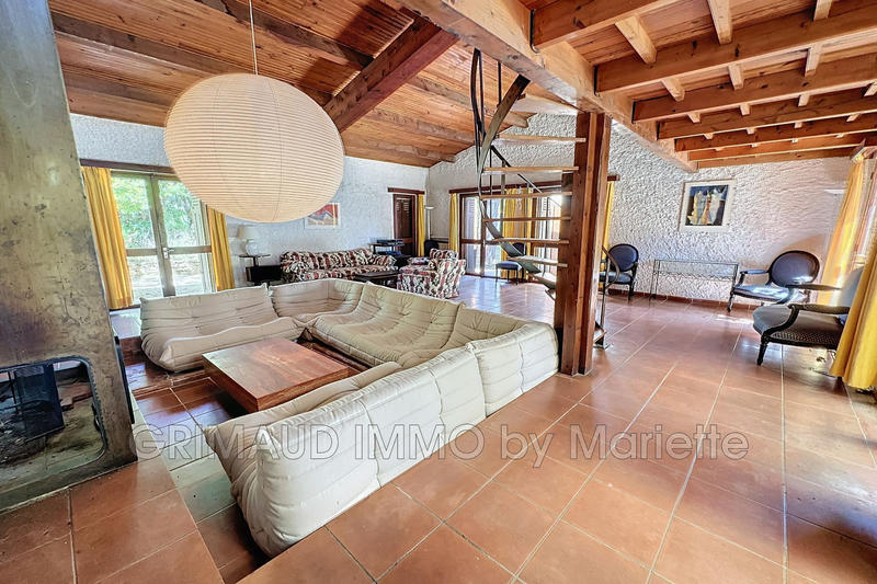 Maison - 205 m² - 10 pièces