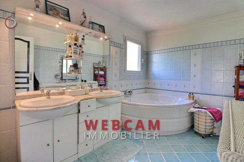 Propriété - 210 m² - 8 pièces