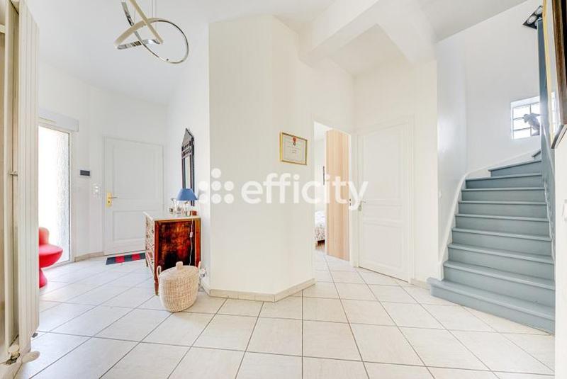 Maison - 200 m² - 9 pièces