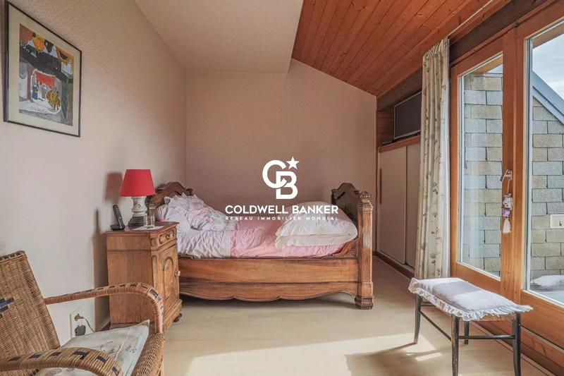 Maison - 250 m² - 7 pièces