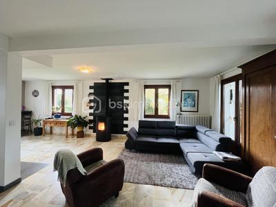 Maison - 222 m² - 8 pièces