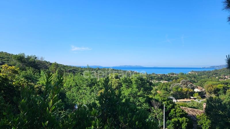 Terrain constructible - 1 300 m²