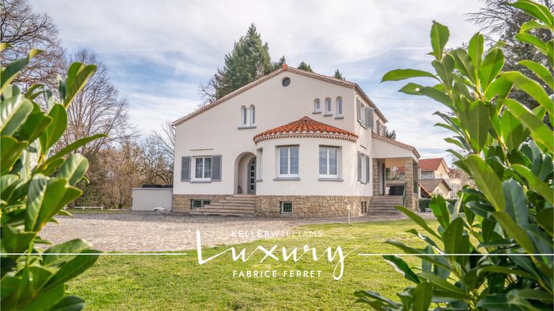 Propriété - 360 m² - 12 pièces