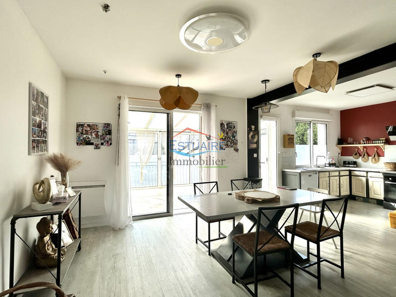 Maison - 220 m² - 9 pièces