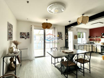 Maison - 220 m² - 9 pièces