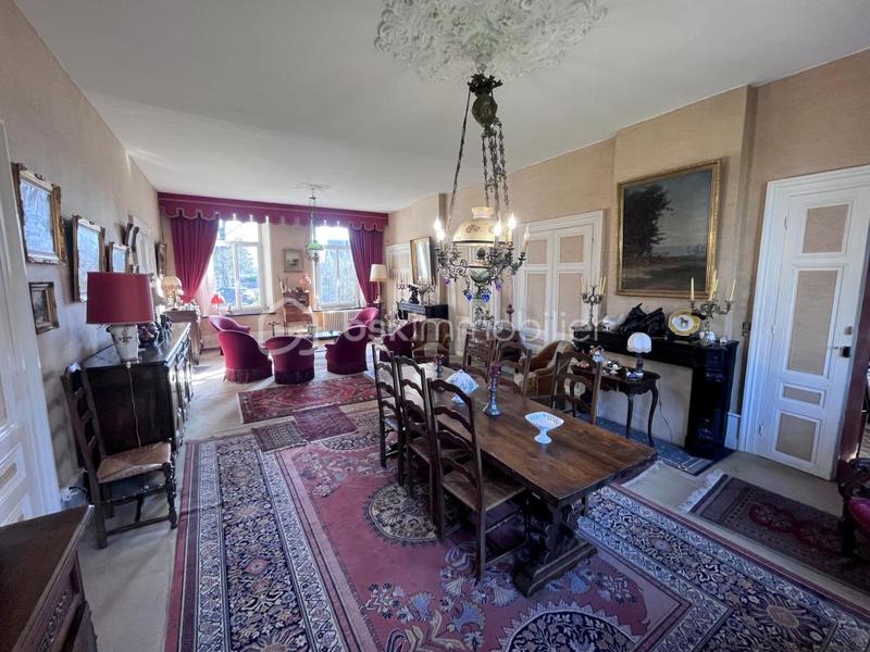 Demeure - 324 m² - 11 pièces