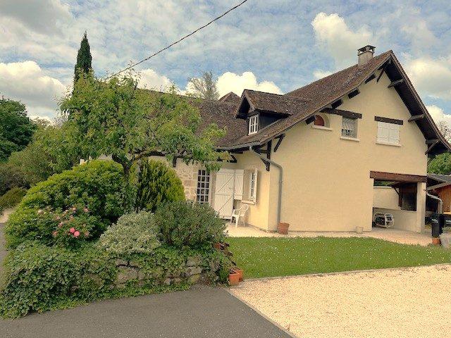 Maison - 231 m² - 8 pièces