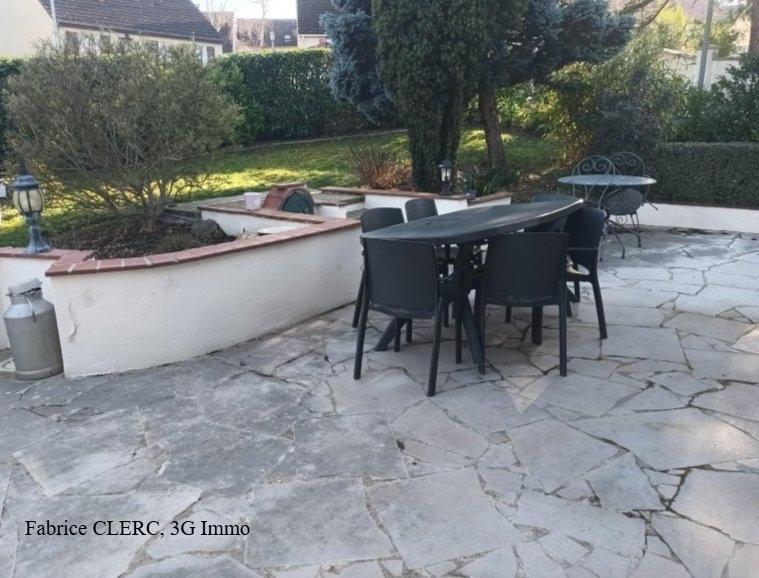 Maison traditionnelle - 151 m² - 6 pièces