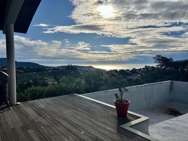 Maison - 240 m² - 6 pièces