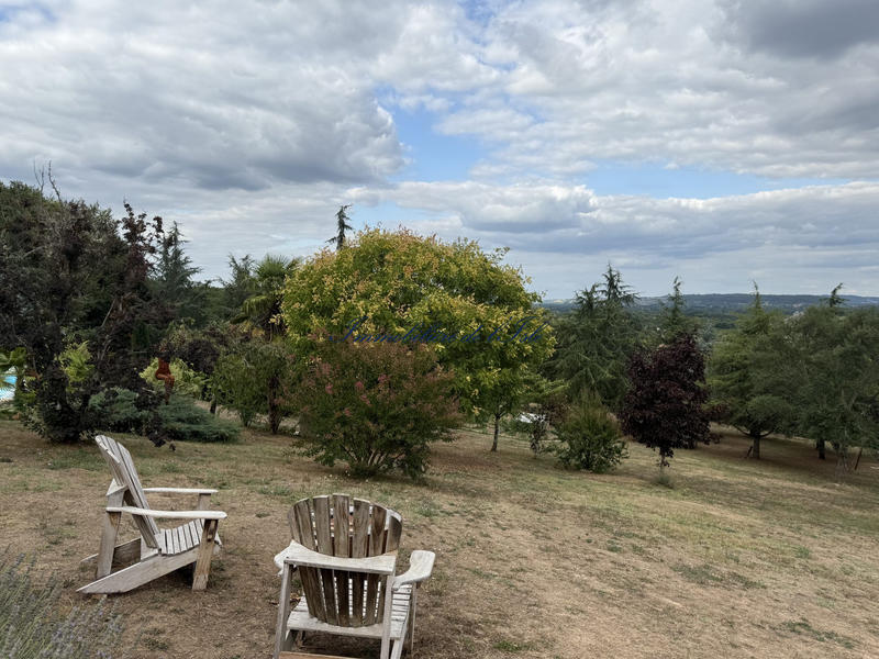 Maison - 467 m² - 11 pièces