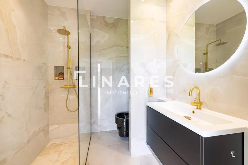 Villa - 300 m² - 9 pièces