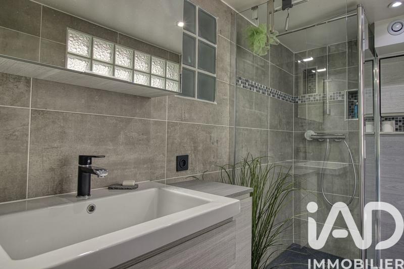 Maison - 232 m² - 9 pièces