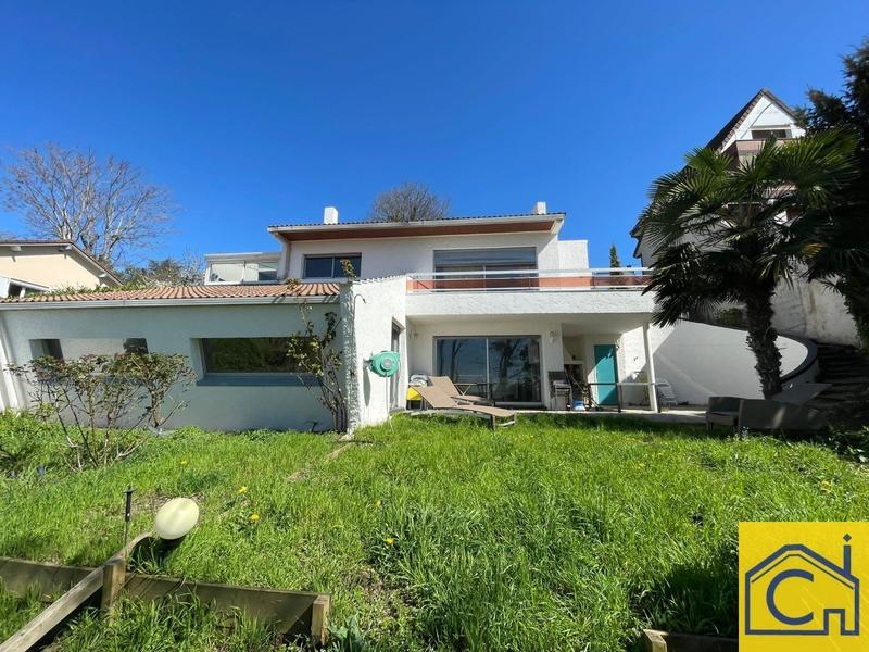 Maison - 167 m² - 6 pièces