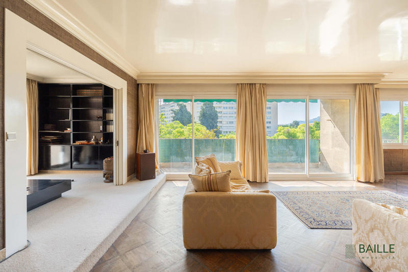 Appartement - 194 m² - 7 pièces