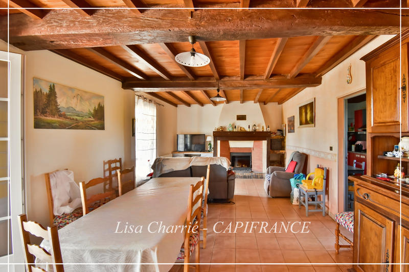 Propriété - 244 m² - 8 pièces