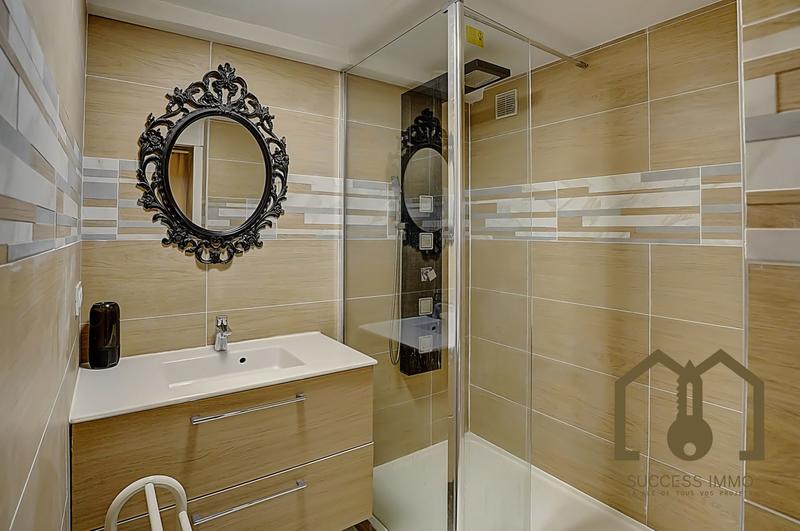 Maison traditionnelle - 200 m² - 8 pièces