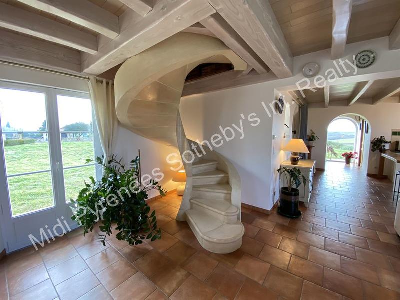 Maison - 278 m² - 7 pièces