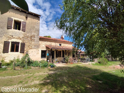 Maison - 230 m² - 8 pièces